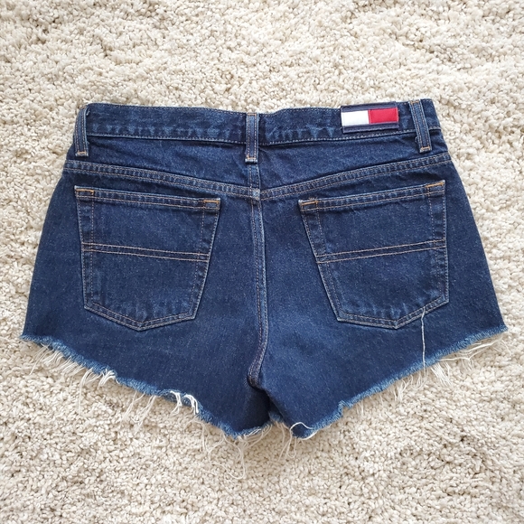 Tommy Hilfiger frayed hem mid-rise shorts - Picture 3 of 5